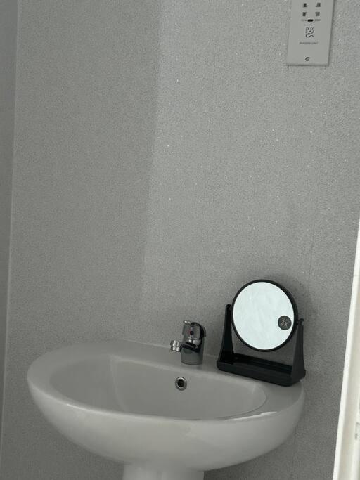Two Bedroom Apartment Room 18 Стоктон-он-Тіз Екстер'єр фото